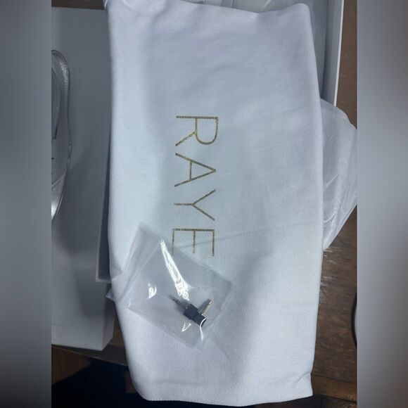 Raye Bobby Pump in Silver size 7 NEW IN BOX - Picture 8 of 12